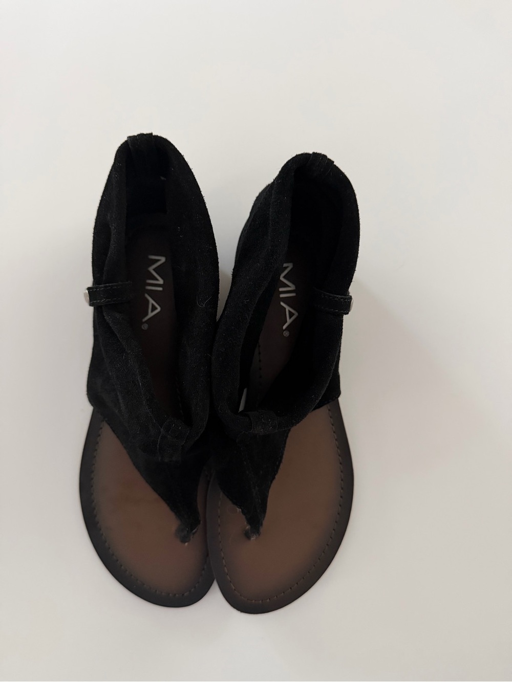 MIA Sierra Black Suede Studded Thong Sandals Size 9 NWT